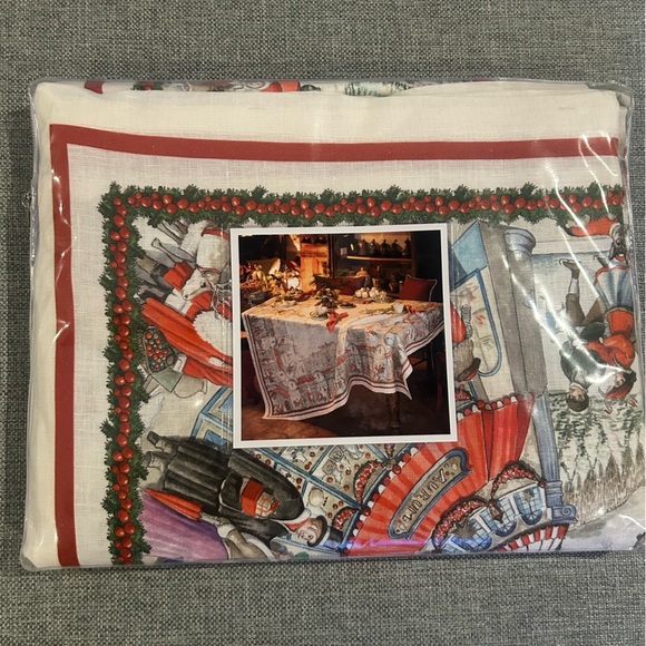 Tessitura Toscana Telerie Firenze 67”x 67” Italian Linen Christmas Tablecloth - Picture 13 of 16